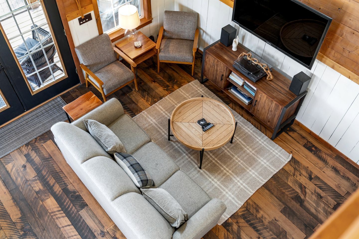 TV, fireplace, stereo