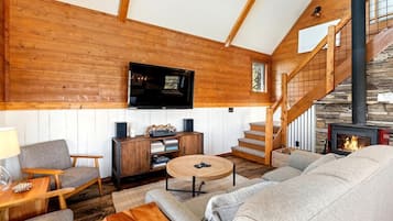 TV, fireplace, stereo
