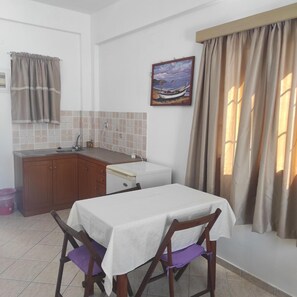 Fridge, stovetop, coffee/tea maker, electric kettle - Studio '1' with Sea View and Private Balcony (Arginonta)