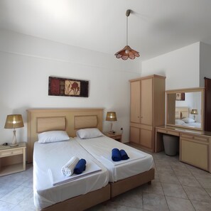 WiFi, bed sheets - Studio '2' with Sea View and Private Balcony (Arginonta)