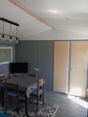 Dining - Mobile Home “Home” with Private Terrace (Plounévézel)
