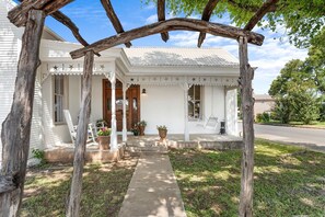 Exterior - Pet Friendly, Rustic Cottage with Hot Tub and Charming Backyard, Perfect for a Weekend Escape from Austin, Texas (Fredericksburg)