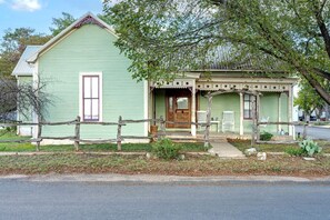 Exterior - Pet Friendly, Rustic Cottage with Hot Tub and Charming Backyard, Perfect for a Weekend Escape from Austin, Texas (Fredericksburg)