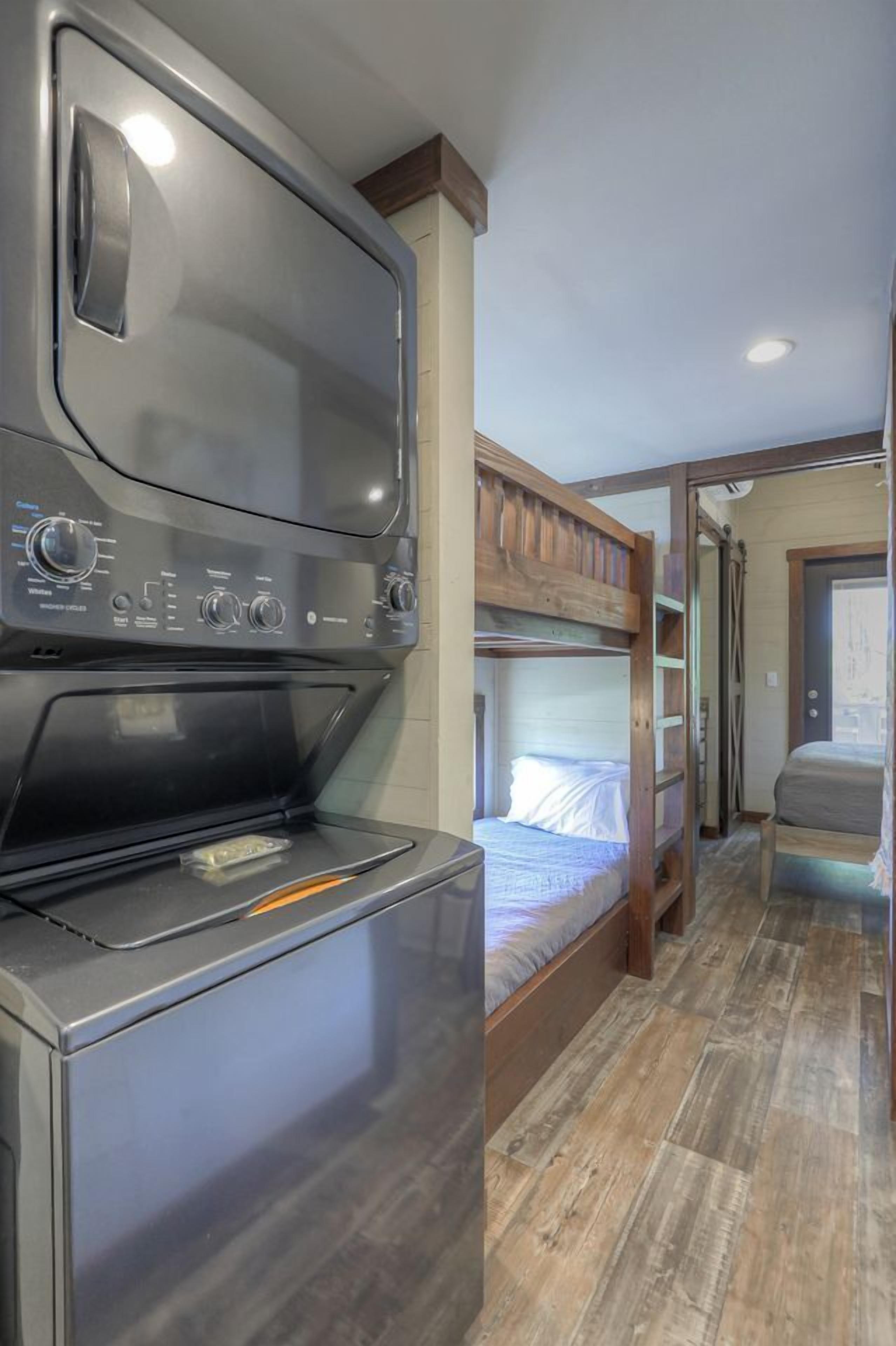 1 bedroom, desk, WiFi, bed sheets