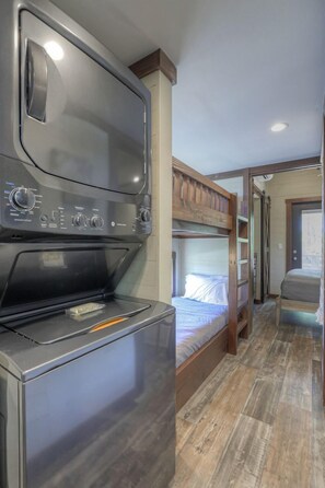 1 bedroom, desk, WiFi, bed sheets