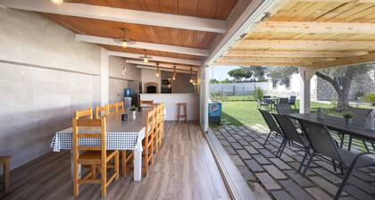 Villa 'Mi Pequeña Alba' with Private Pool, Wi-Fi, Air Conditioning and 2 BBQs