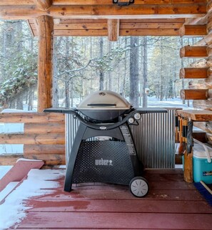 Property grounds - Cozy Rustic Log Cabin with Trails & Wildlife Near Yellowstone, Island Park Idaho (Island Park)