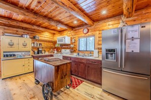 Private kitchen - Cozy Rustic Log Cabin with Trails & Wildlife Near Yellowstone, Island Park Idaho (Island Park)