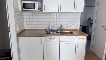 Kühlschrank, Mikrowelle, Geschirrspüler