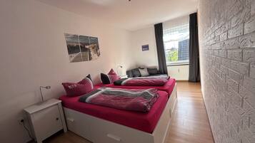 2 Schlafzimmer, Reisekinderbett, kostenloses WLAN, Bettwäsche
