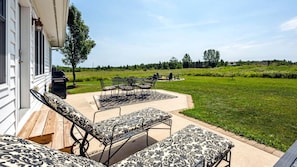 Outdoor dining - Charming Cottage with Fire Pit on 5 Acres near Downtown Baileys Harbor, WI (Baileys Harbor)