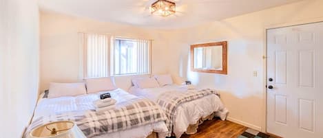 3 bedrooms, desk, iron/ironing board, WiFi
