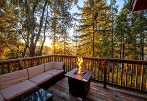 Property grounds - Enjoyable Cabin with Fireplace and Foosball in Twain Harte, California (Twain Harte)