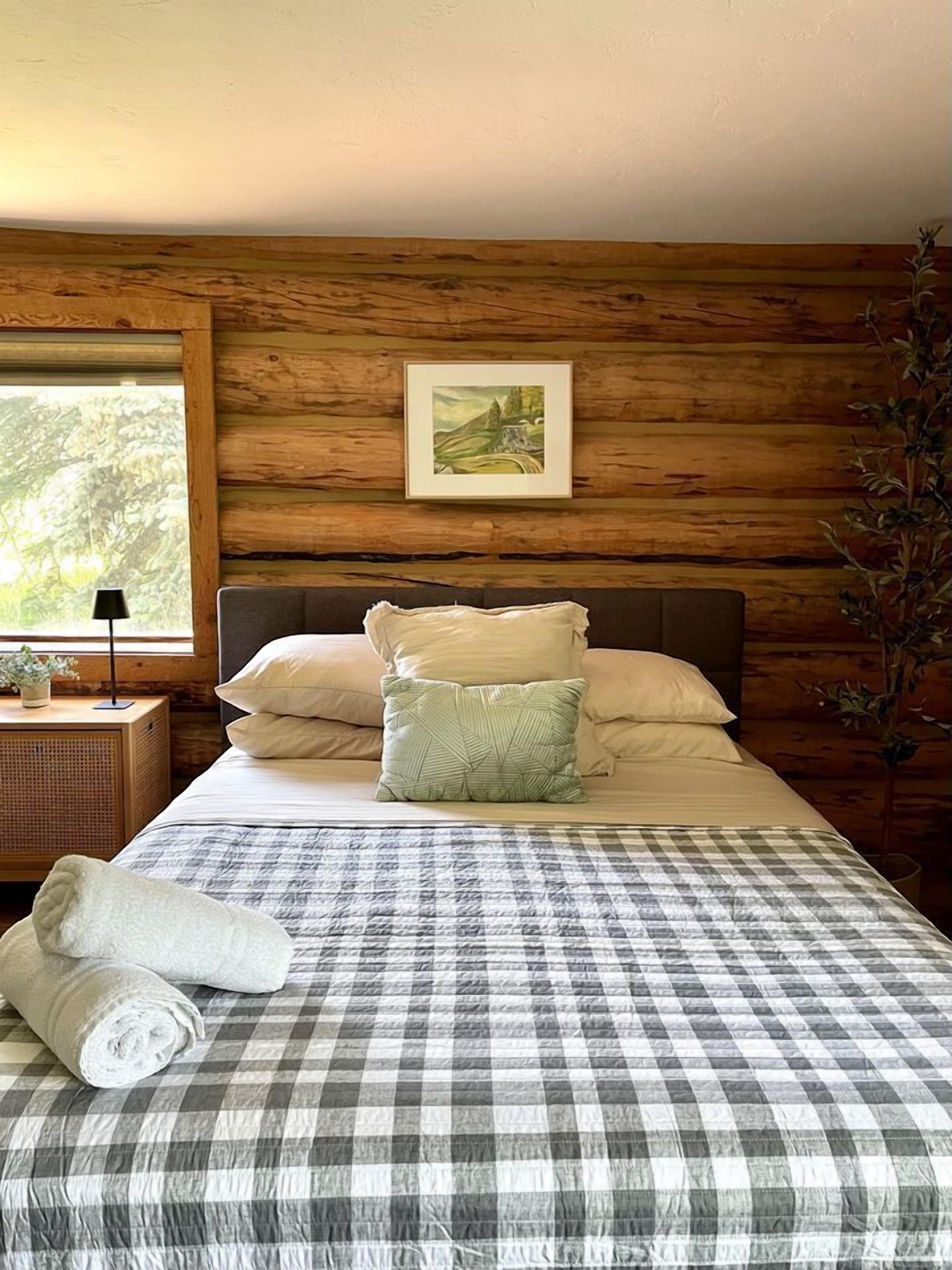 WiFi, bed sheets