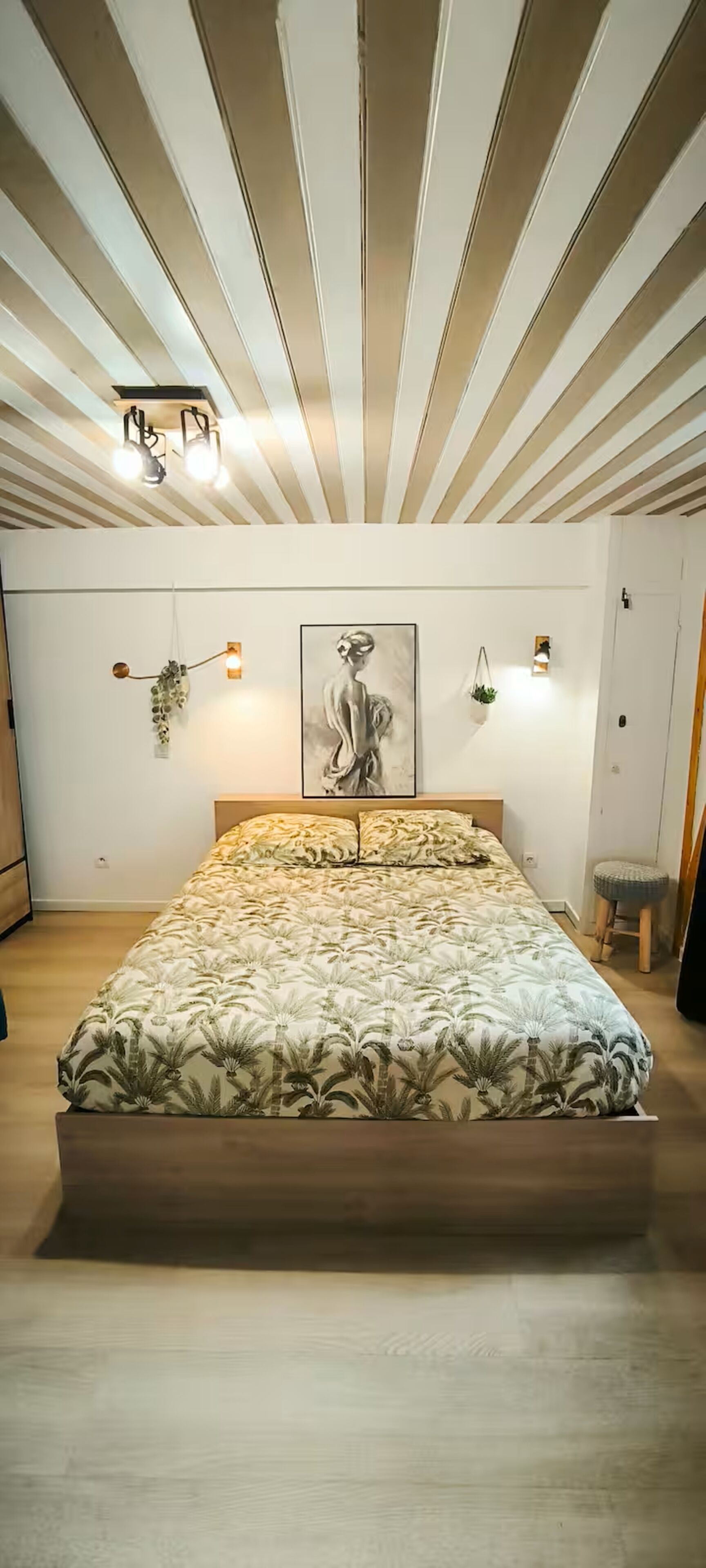 Desk, iron/ironing board, free WiFi, bed sheets