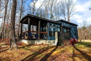 Exterior - Cozy Cabin Retreat with Loft Hideaway, Fire Pit & Nature Trails in Monteagle, Tennessee (Monteagle)