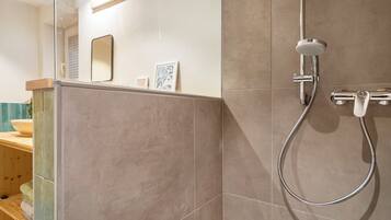 Shower, towels