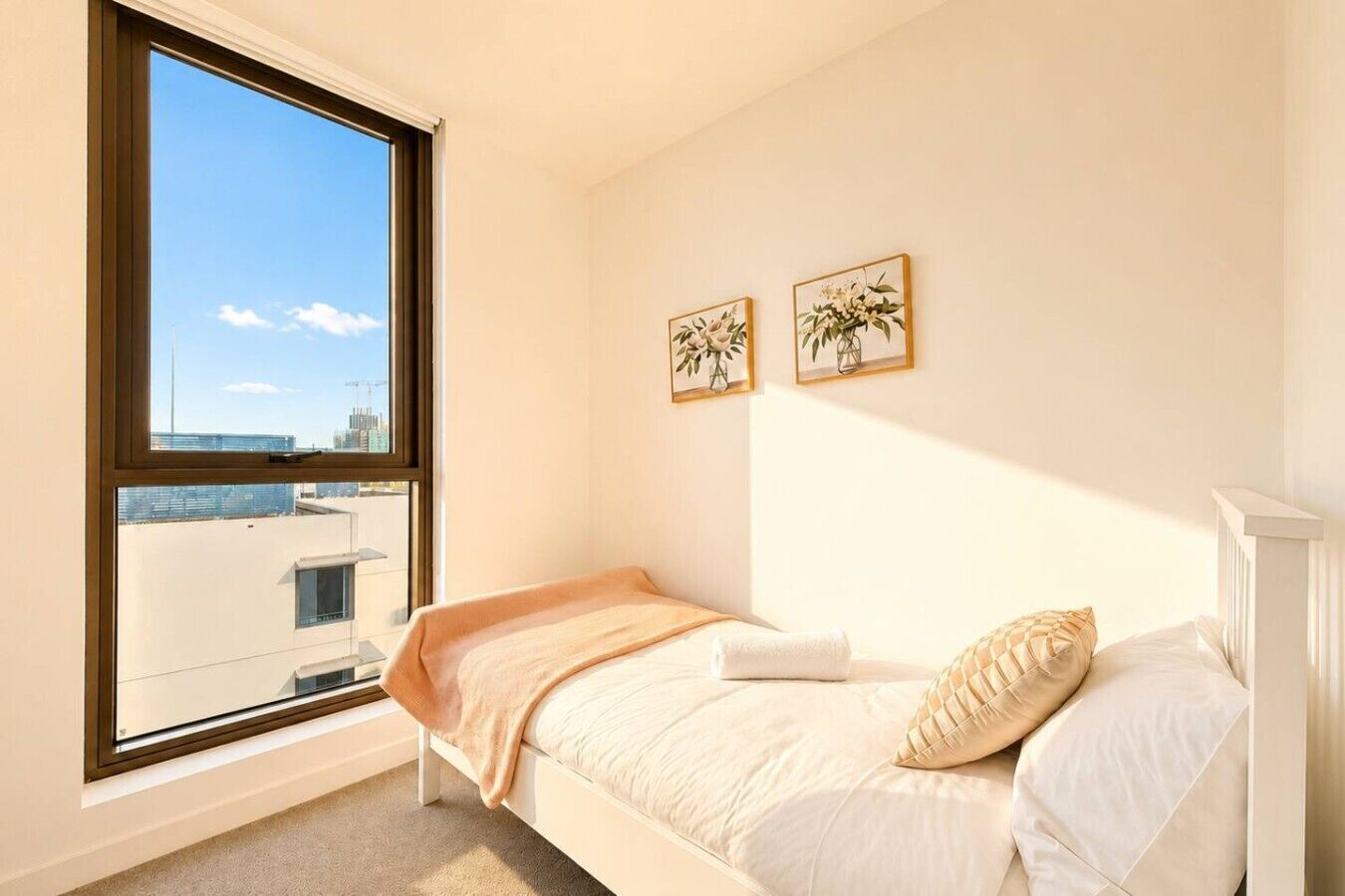 Iron/ironing board, free WiFi, bed sheets
