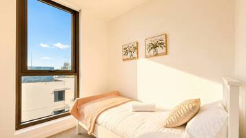 Iron/ironing board, free WiFi, bed sheets