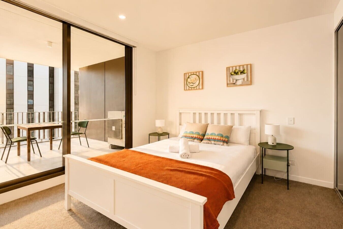 Iron/ironing board, free WiFi, bed sheets