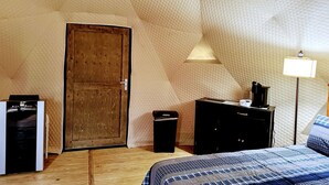 Room - Whimsical Dome Escape Amid the Majestic Mountains and Enchanting Rivers of New York (Gilboa)