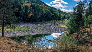 Unclassified image, 5 of 36, button - Whimsical Dome Escape Amid the Majestic Mountains and Enchanting Rivers of New York (Gilboa)