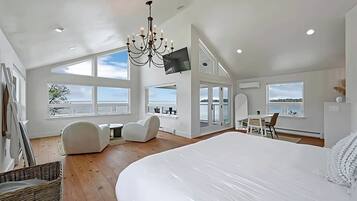 5 bedrooms, desk, iron/ironing board, WiFi