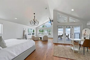5 bedrooms, desk, iron/ironing board, WiFi