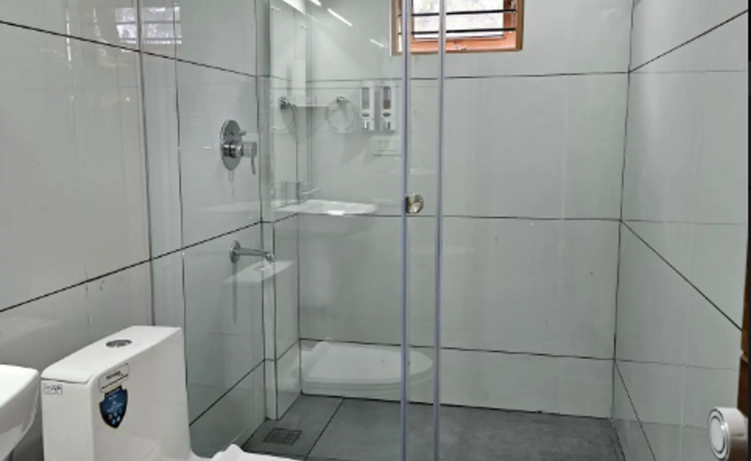 Standard Room | Bathroom