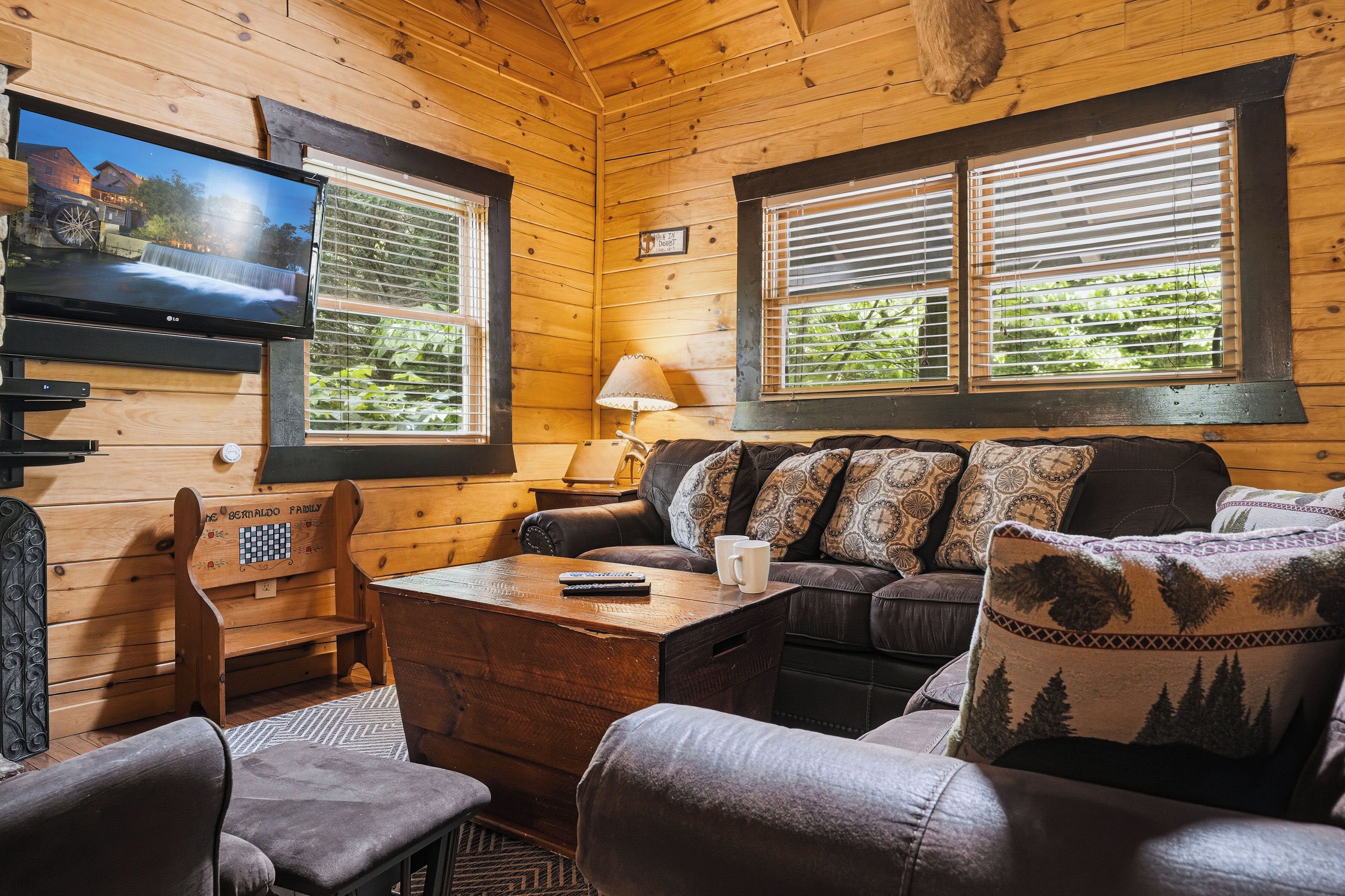 New Listing | Hot Tub | Game Room | Theater | Resort Pool | Free Tickets - Gatlinburg, TN