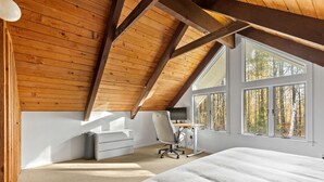 4 bedrooms, desk, iron/ironing board, WiFi