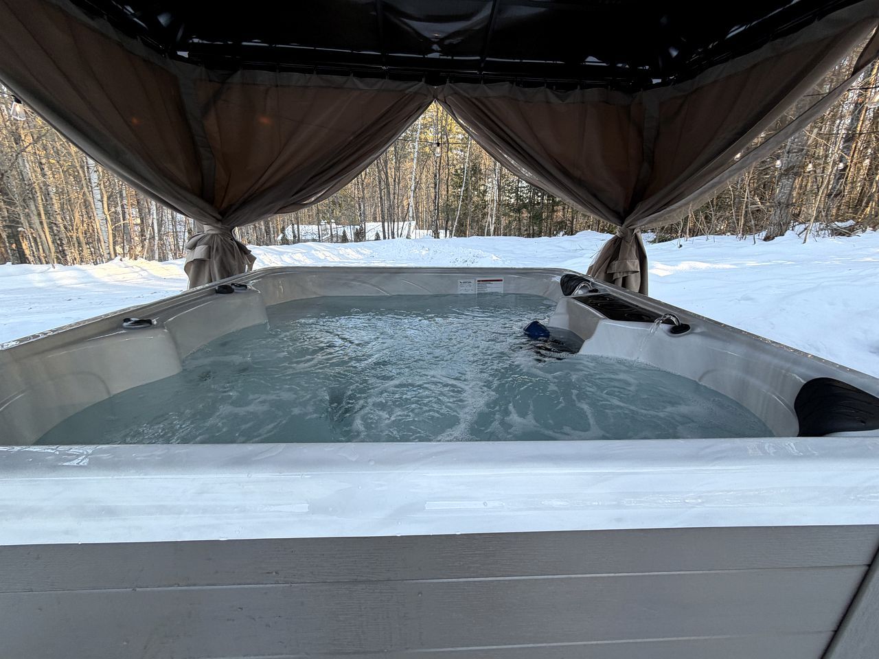 Outdoor spa tub