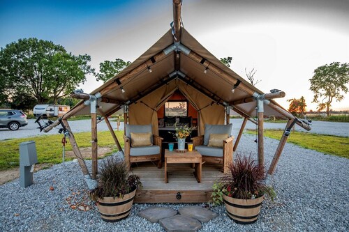 Gorgeous Tented Cabin Close to Great Hiking Trails in Cassville, Missouri