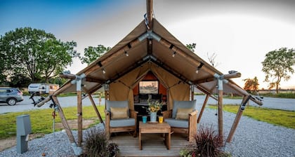 Gorgeous Tented Cabin Close to Great Hiking Trails in Cassville, Missouri