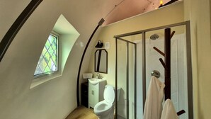 Towels, soap, shampoo, toilet paper