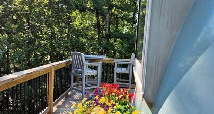Secluded Woodland Geodome with Panoramic Views & Private Trails in Milledgeville, Georgia