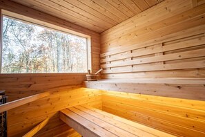 Sauna - Pet Friendly Yurt with a Shared Sauna House in Northern Wisconsin, Ideal for a Weekend Escape in the Wilderness (Boulder Junction)