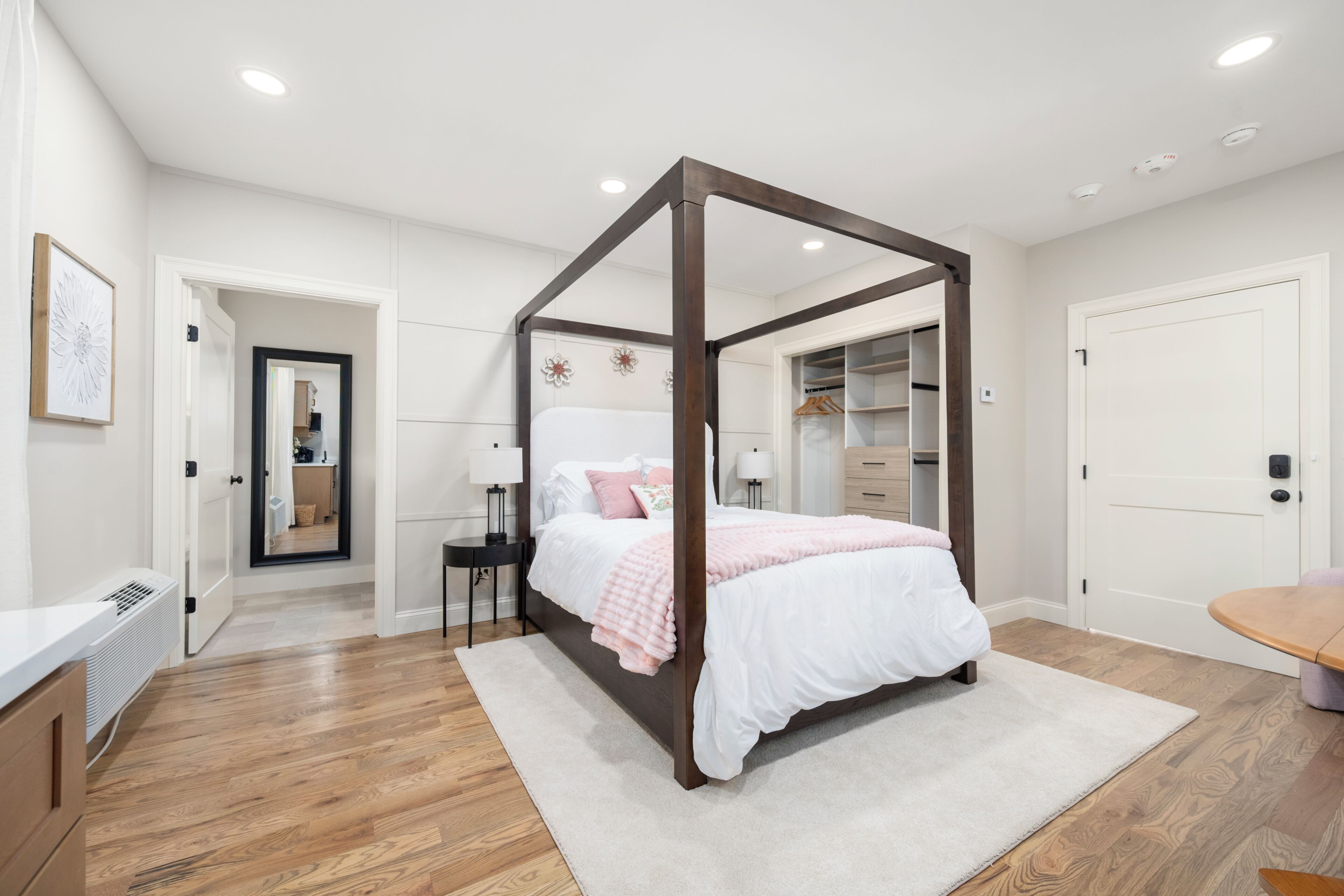 1 habitación, tabla de planchar con plancha, wifi gratis y ropa de cama 