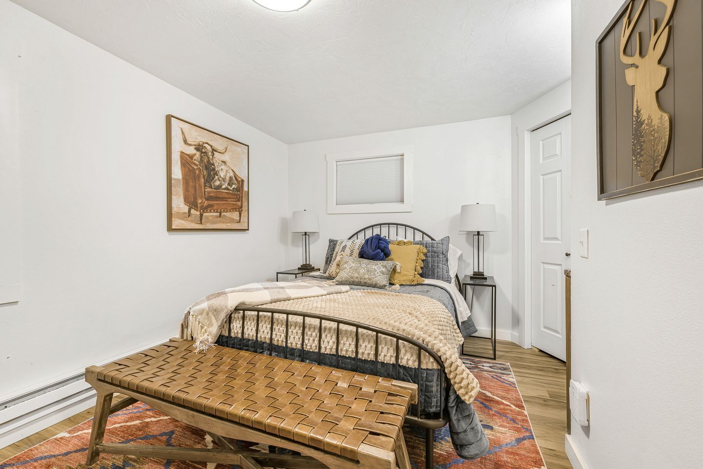 5 bedrooms, desk, iron/ironing board, WiFi