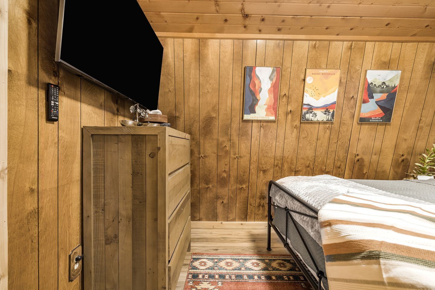 5 bedrooms, desk, iron/ironing board, WiFi
