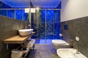 Bathroom - Vasta Charming Rooms- POLIFEMO deluxe room with balcony (Catania)