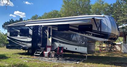 Private RV Retreat in Hill Country | King Bed in Pudron Groves