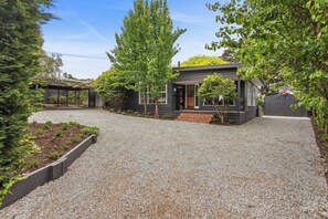 Exterior - The Elm at Red Hill: 4 BR, 3 BA House in Red Hill, Sleeps 8 (Red Hill)