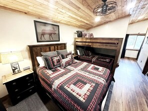 3 Schlafzimmer, Schreibtisch, Bügeleisen/Bügelbrett, WLAN