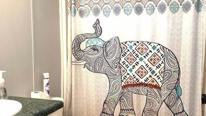 Bathroom - Romantic Bell Tent Retreat in Georgia’s Enchanted Forest near Lake Oconee (Eatonton)