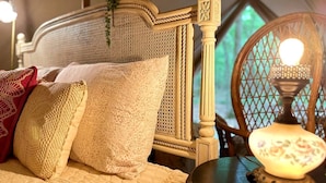 Room - Romantic Bell Tent Retreat in Georgia’s Enchanted Forest near Lake Oconee (Eatonton)