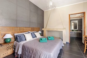 6 bedrooms, iron/ironing board, travel crib, free WiFi