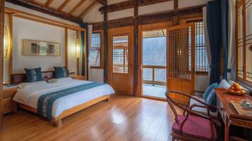 Quadruple Room, Hill View | Free WiFi, bed sheets