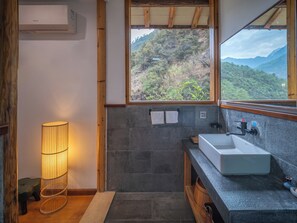 Vierbettzimmer, Hügelblick | Badezimmer