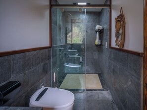 Bathroom - Tiger Leaping Gorge yachajiao Manor (Lijiang)